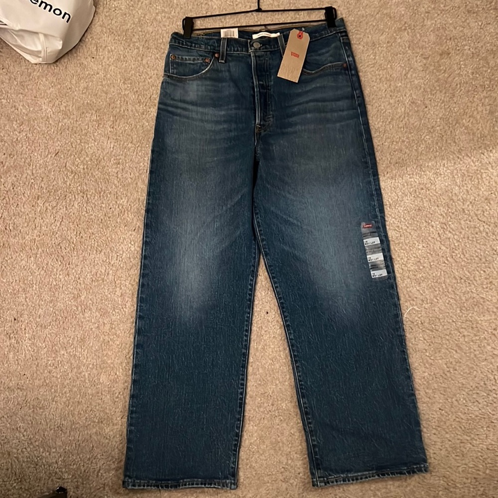Levi’s Ribcage Straight NWT sz 31